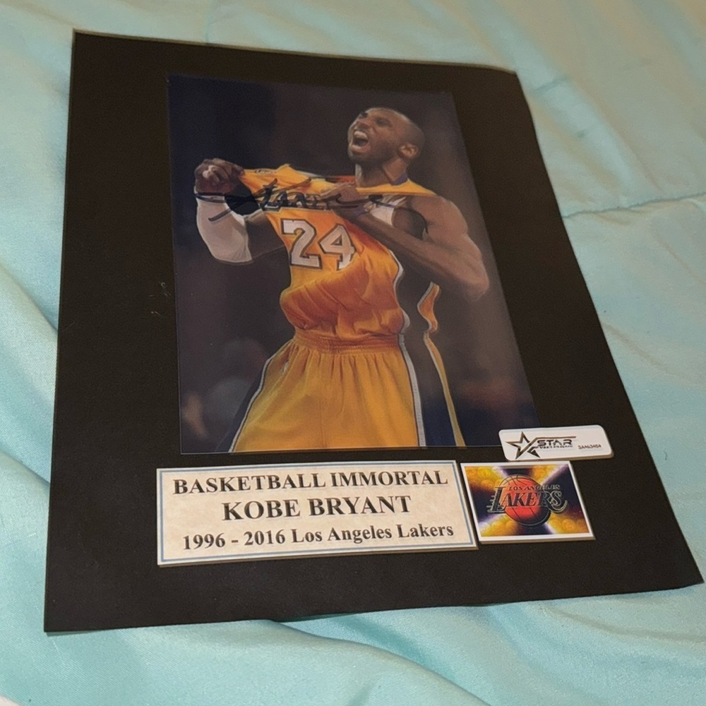 - Kobe Bryant autographed photo Los Angeles lakers
